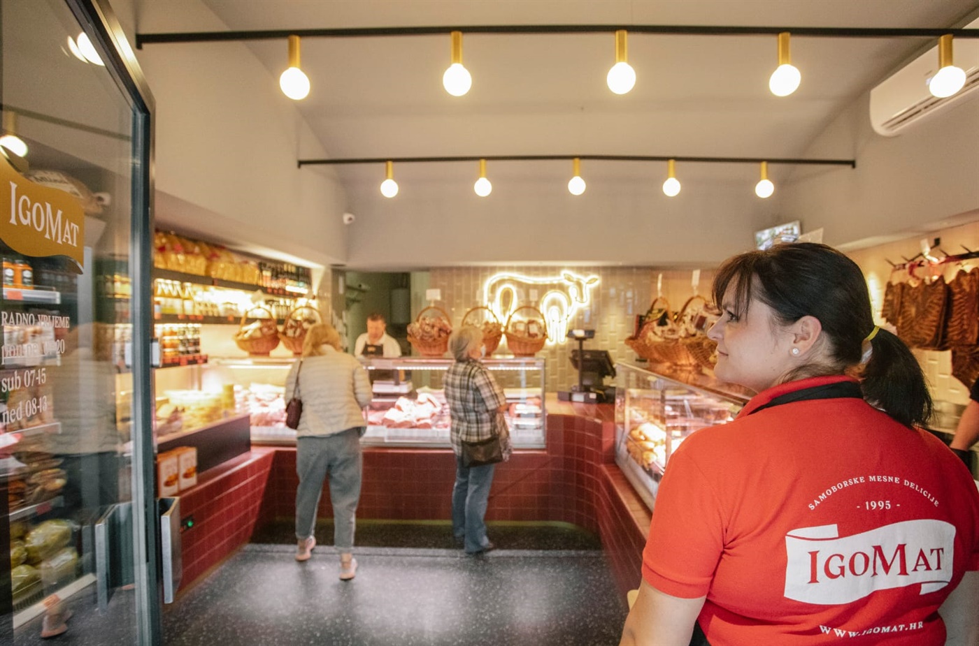 Rashladne vitrine na mjeru za meso i suhomesnate proizvode