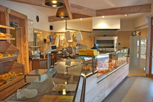 Vitrine police oprema za kruh Angolo 1