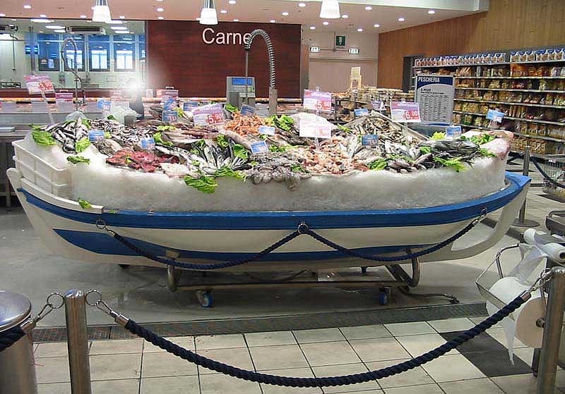 Rashladne vitrine u obliku barke