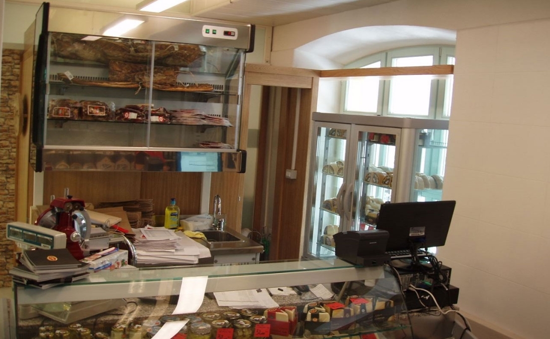 oprema-delikates-sireva-suhomesnatih-gligora1