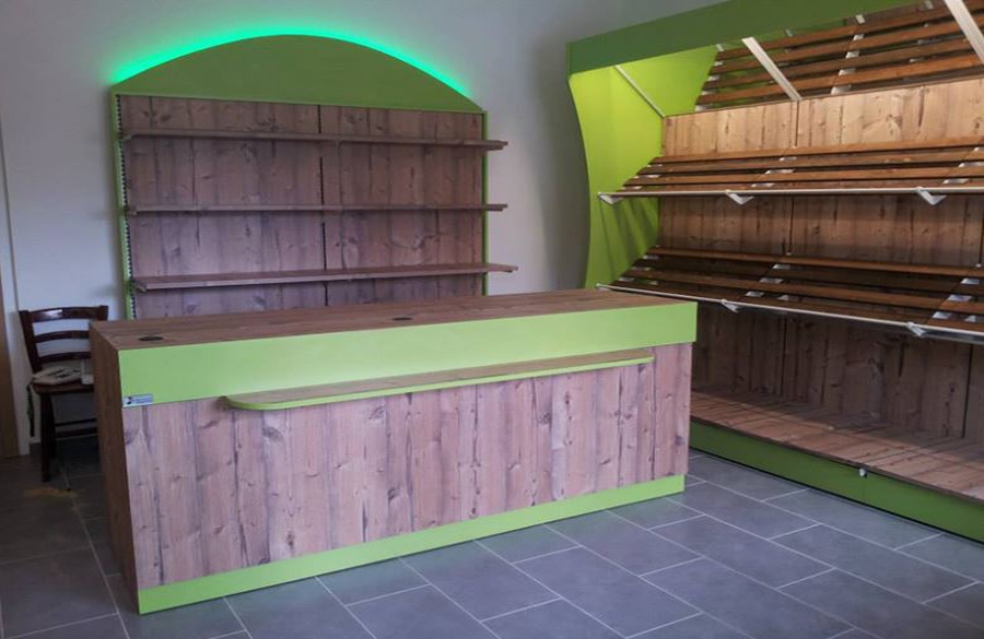 Stalaže police pultovi od drveta za voće i povrće